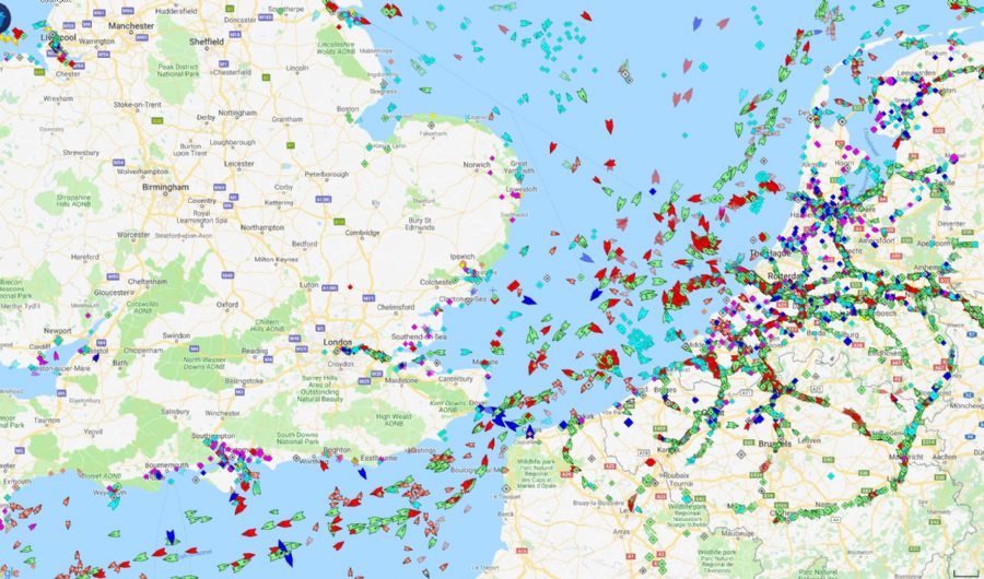Veilig varen: waarom een AIS-systeem onmisbaar is voor jouw zeilboot (en een blik op de toekomst met VDES)