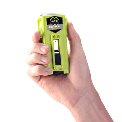 ACR Firefly PRO Waterbug stroboscooplicht in de hand, formaat