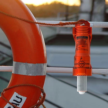 ACR SM-3 markeerlicht in gebruik op het water