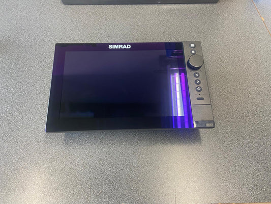 Simrad NSS 4 - 10 Zoll Kartenplotter mit weltweiter Basiskarte