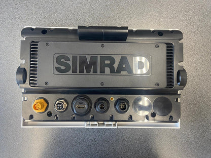 Simrad NSS 4 - 10 Zoll Kartenplotter mit weltweiter Basiskarte