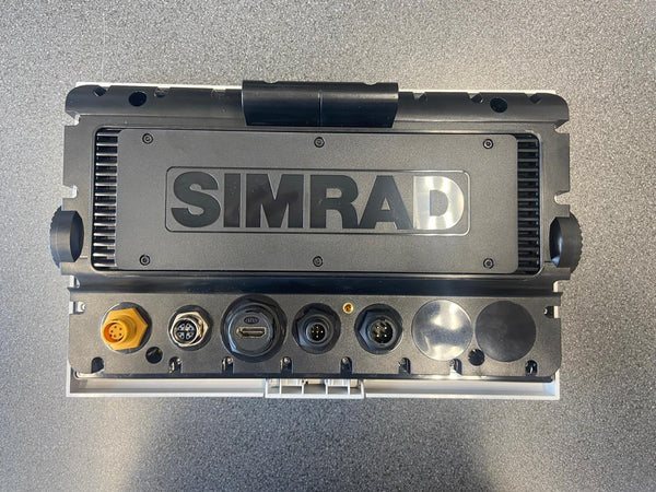 Simrad NSS 4 - 10 inch kaartplotter met wereldwijde basiskaart - Outlet/Demomodel – 30% korting